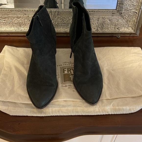 EUC Frye Reina Ankle Boots - size 8 - Picture 8 of 9